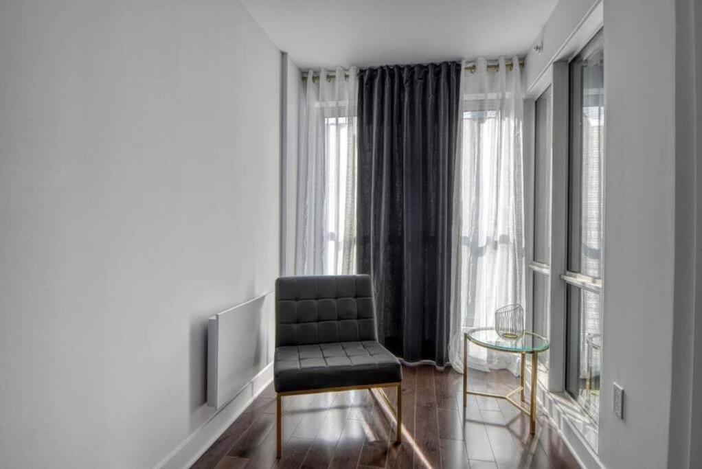 2 Bedroom Condo In The Heart Of The City Montréal Buitenkant foto